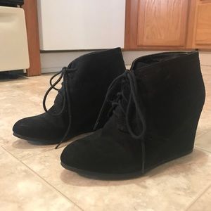 ‼️CLOSET DOWNSIZE‼️ Black ankle bootie. Size 7